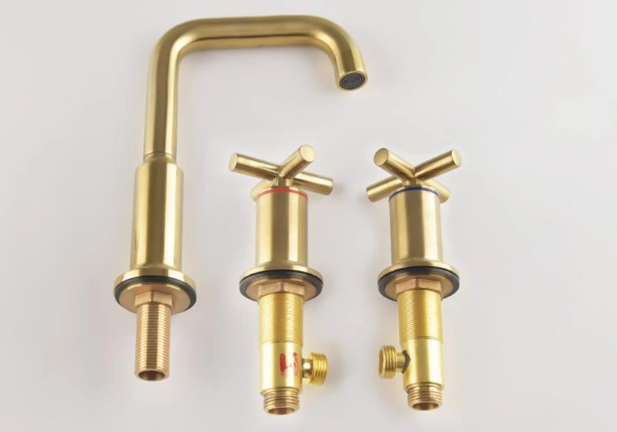 widespread bathroom sink faucet (4)